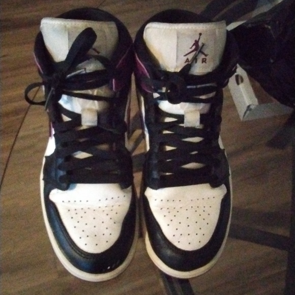 Nike Air Jordan 1 Mid SE - Picture 2 of 3